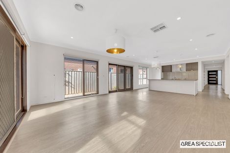 Property photo of 8 Braeburn Place Werribee VIC 3030