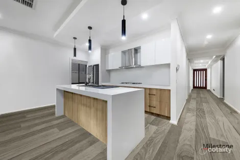 Property photo of 18 Willowmoore Grove Tarneit VIC 3029
