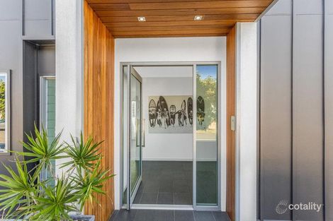 Property photo of 243 Wynnum Esplanade Wynnum QLD 4178