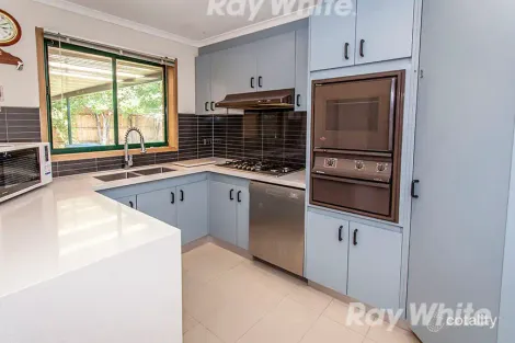Property photo of 4 Farview Drive Rowville VIC 3178