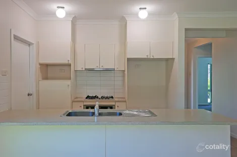 Property photo of 28 Yarra Crescent Kelso QLD 4815