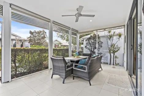 182/299 Napper Rd, Arundel, QLD 4214