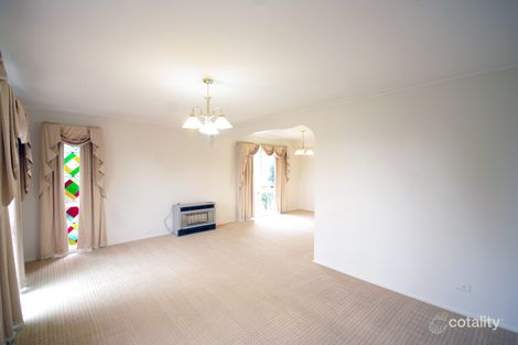 Property photo of 16 Sienna Crescent Endeavour Hills VIC 3802