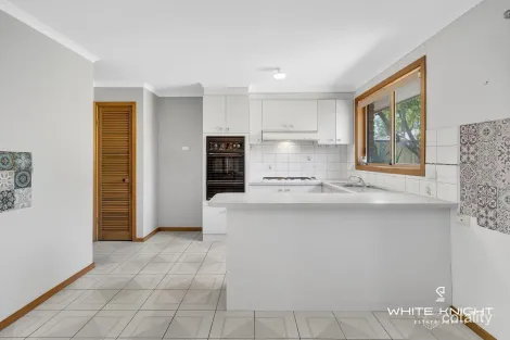 Property photo of 2/12 Errington Road St Albans VIC 3021