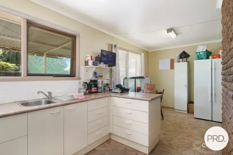 Property photo of 524 Comans Avenue Lavington NSW 2641