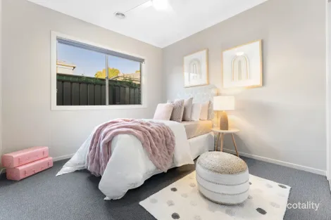 Property photo of 27 Connewara Crescent Clyde North VIC 3978