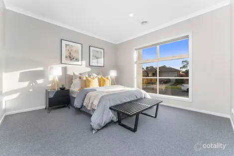 Property photo of 27 Connewara Crescent Clyde North VIC 3978