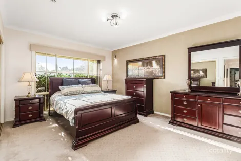 Property photo of 1 Narrawong Close Rowville VIC 3178