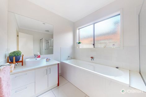 Property photo of 9 Lemon Grove Cranbourne West VIC 3977