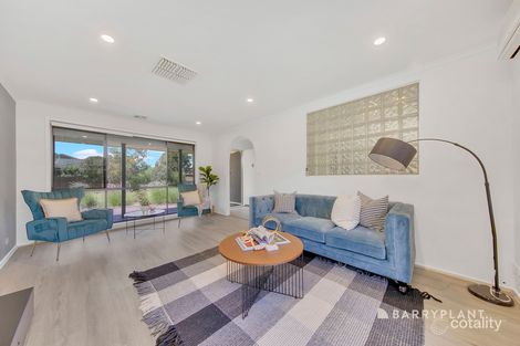 Property photo of 24 Kellaway Crescent Mill Park VIC 3082