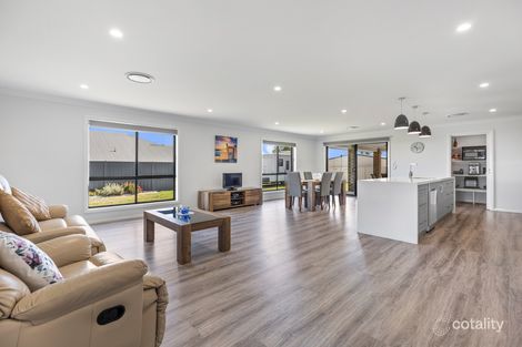 Property photo of 17 Hayes Crescent Junee NSW 2663