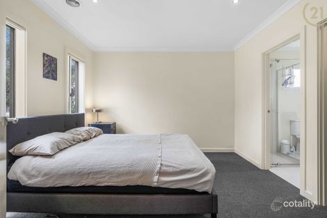 Property photo of 10 Albany Crescent Pakenham VIC 3810
