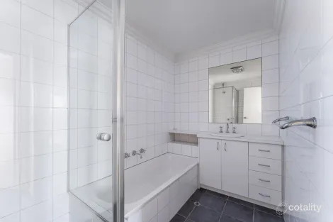 Property photo of 2/105 Orrong Crescent Caulfield North VIC 3161