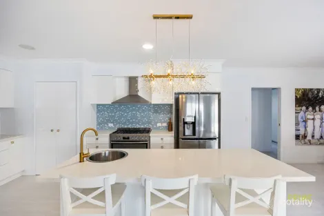 Property photo of 36 Spring Way Nikenbah QLD 4655