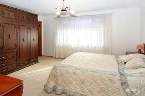 Property photo of 10 Islington Crescent Greenacre NSW 2190