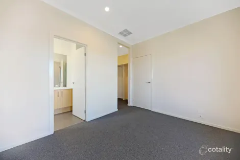 Property photo of 17 Cobram Drive Eynesbury VIC 3338