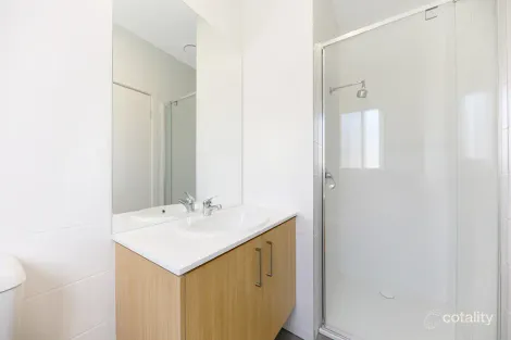 Property photo of 17 Cobram Drive Eynesbury VIC 3338