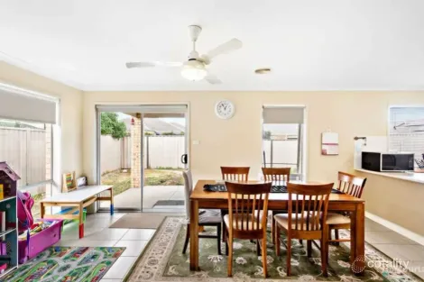 Property photo of 27 Billabong Crescent Tarneit VIC 3029