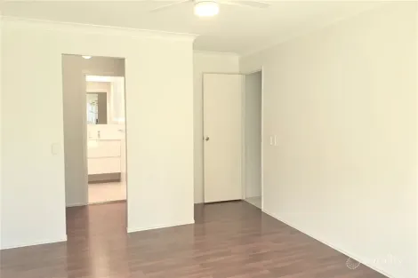 Property photo of 4 Desert Falls Crescent Parkwood QLD 4214