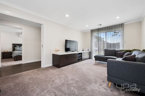 Property photo of 8 Davies Avenue Brookfield VIC 3338
