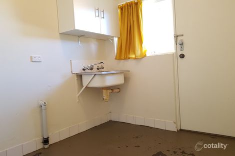 9 Waratah Dr, Camillo, WA 6111