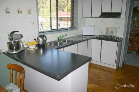 Property photo of 3 Jeanette Close Green Point NSW 2251