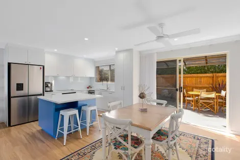 Property photo of 2/82 Ocean View Drive Wamberal NSW 2260