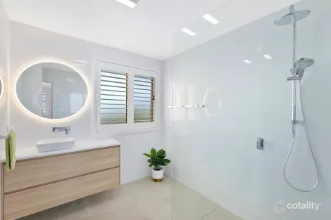 Property photo of 2/82 Ocean View Drive Wamberal NSW 2260