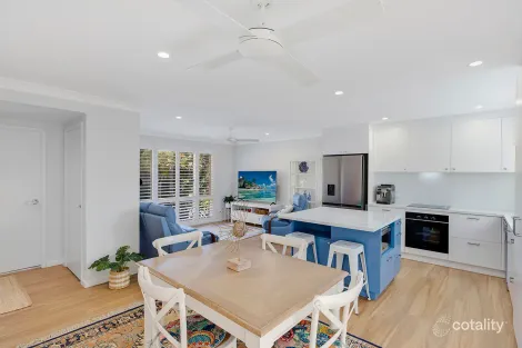 Property photo of 2/82 Ocean View Drive Wamberal NSW 2260
