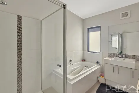 Property photo of 25 Mujira Ramble Baynton WA 6714