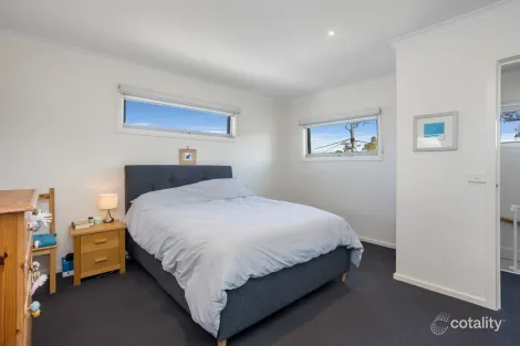 Property photo of 8 Leicester Square Seaholme VIC 3018