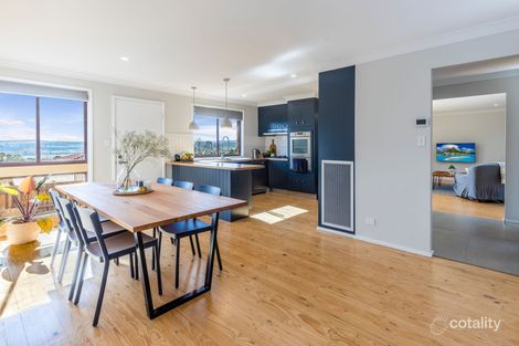 8 PARSON CL, WEST BATHURST, NSW 2795
