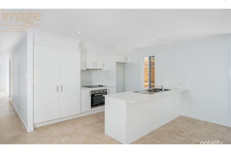 Property photo of 40 Cassidy Crescent Willow Vale QLD 4209