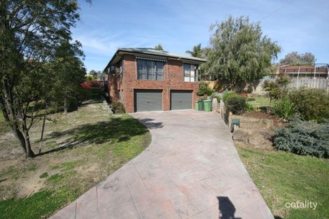 4 Dargo Cl, Croydon Hills, VIC 3136