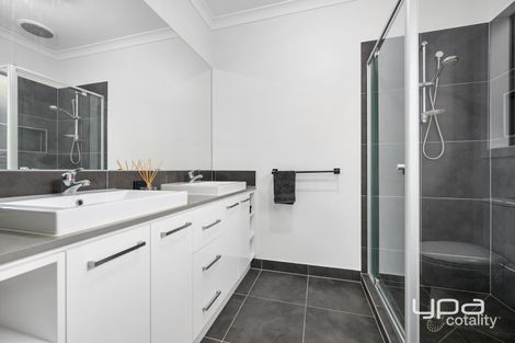Property photo of 32 Kyeamba Circuit Bacchus Marsh VIC 3340