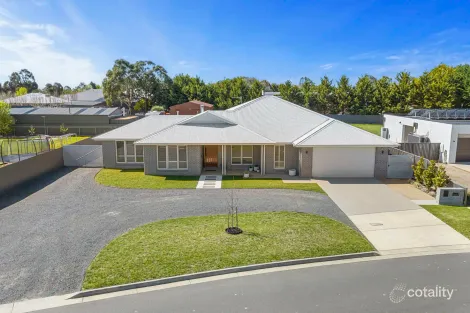 4 Kermeen Pl, Cardigan, VIC 3352