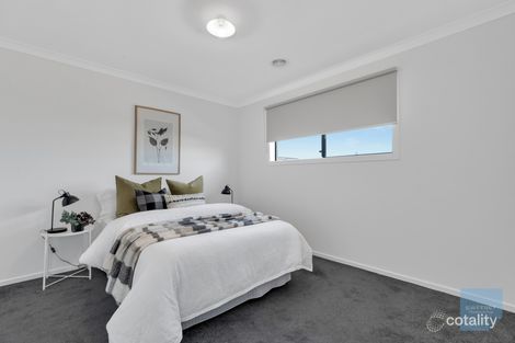 Property photo of 14 Commonwealth Drive Aintree VIC 3336