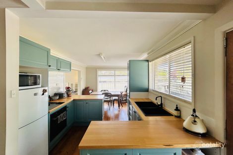 Property photo of 16 Bowman Avenue Armidale NSW 2350