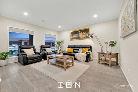 Property photo of 6 Ballymarang Chase Cranbourne West VIC 3977
