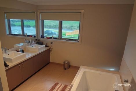 Property photo of 43 Dobson Way Warrnambool VIC 3280