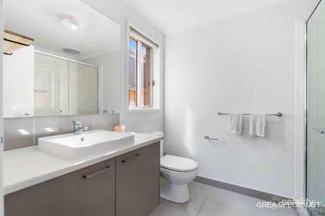 Property photo of 39 Maya Avenue Thornhill Park VIC 3335