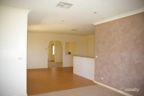 Property photo of 2 Paris Place Cowra NSW 2794