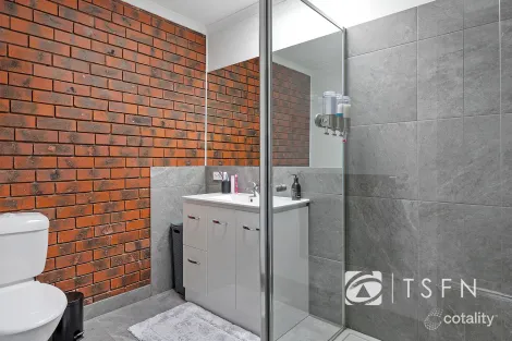 Property photo of 2/28 Yallambee Drive Kennington VIC 3550