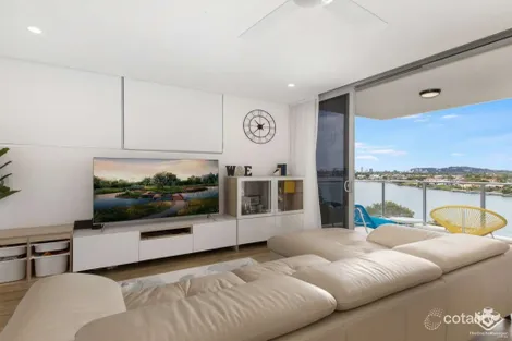 Property photo of 33 Lakefront Crescent Varsity Lakes QLD 4227