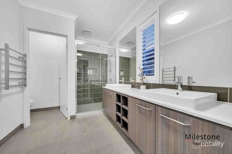 Property photo of 30 Castillo Avenue Clyde North VIC 3978