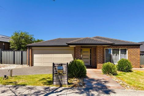 Property photo of 24 Superior Waters Pakenham VIC 3810