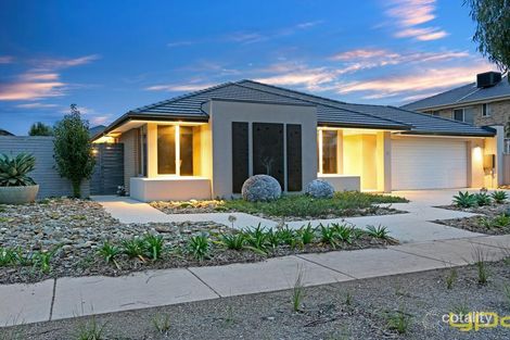 Property photo of 14 Williams Bay Walk Point Cook VIC 3030