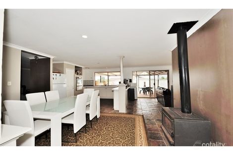 Property photo of 28 Casuarina Drive Halls Head WA 6210