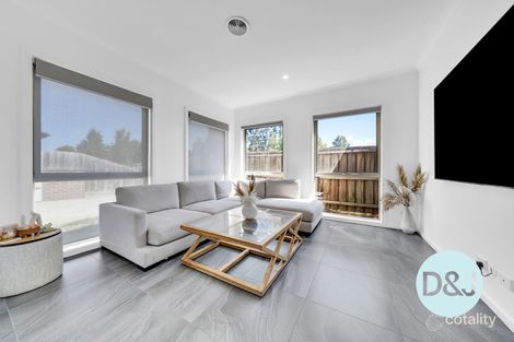 Property photo of 1/12-14 Kingsfield Crescent Lynbrook VIC 3975