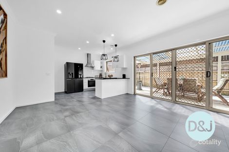 Property photo of 1/12-14 Kingsfield Crescent Lynbrook VIC 3975
